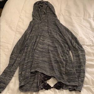 crotchet back grey pull over sweater